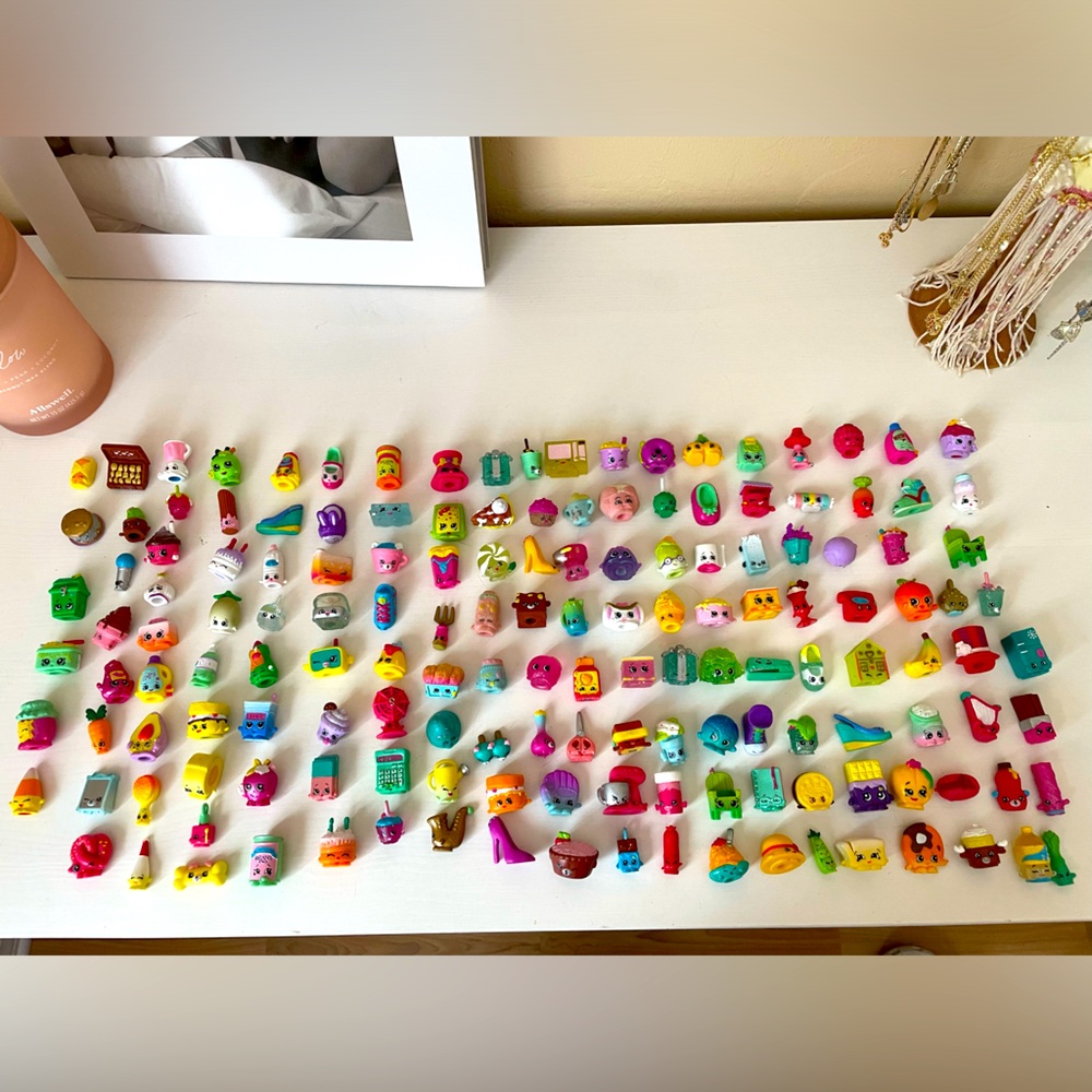 Lot of 157 Shopkins!